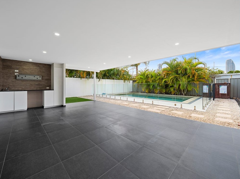 7 Chant St, Broadbeach Waters QLD 4218 M-Motion Giselda Accinelli Best Property Manager Gold Coast