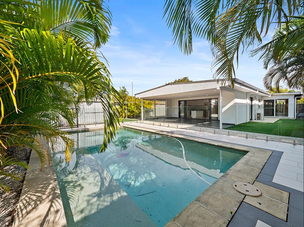 7 Chant St, Broadbeach Waters QLD 4218 M-Motion Giselda Accinelli Best Property Manager Gold Coast