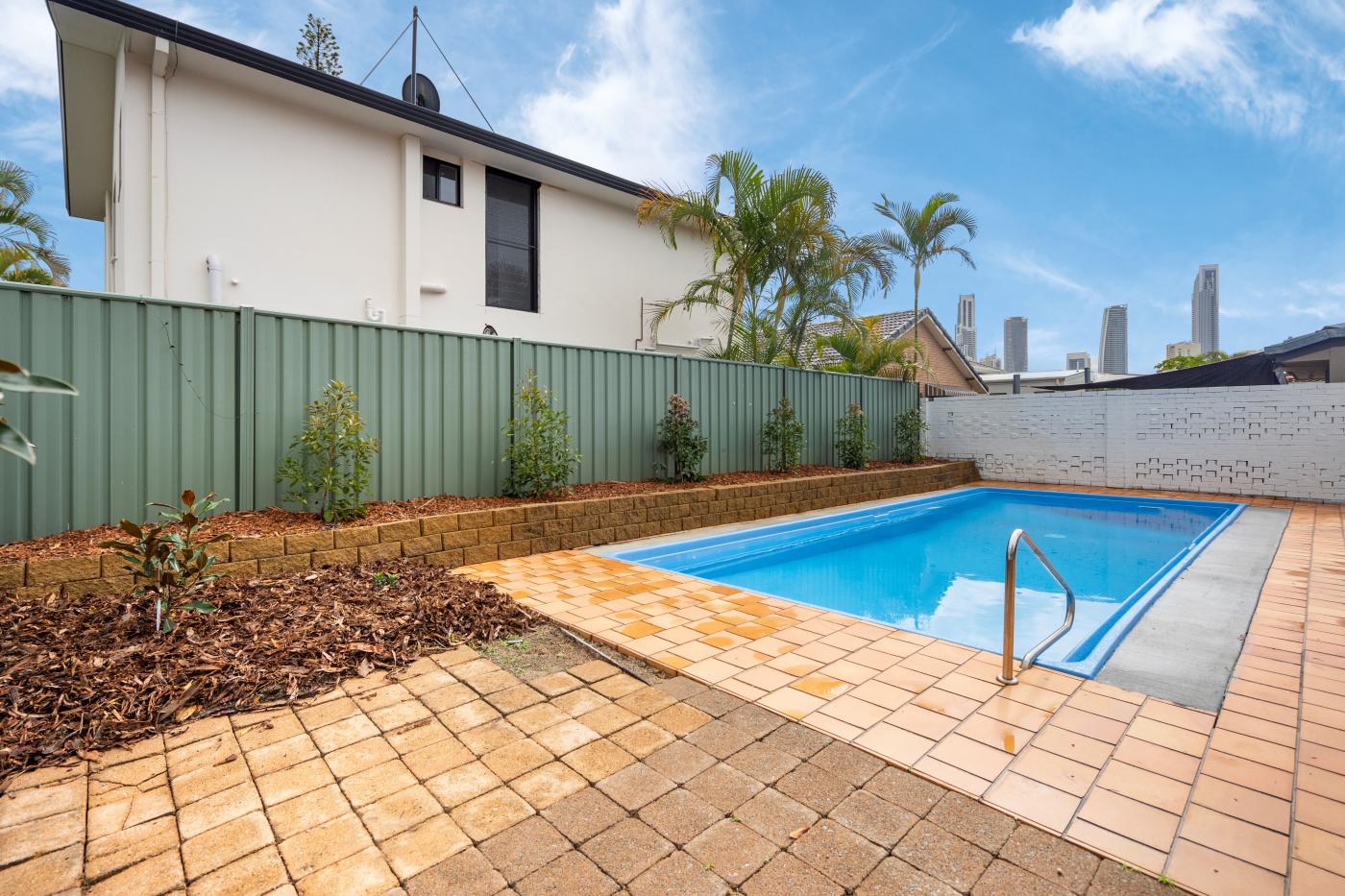 17 st andrews ave, surfers paradise qld 4217, australia M-Motion Giselda Accinelli Best Property Manager Gold Coast