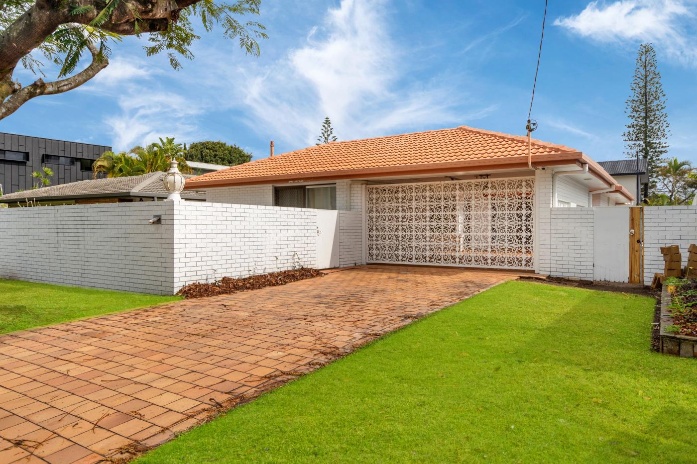 17 st andrews ave, surfers paradise qld 4217, australia M-Motion Giselda Accinelli Best Property Manager Gold Coast