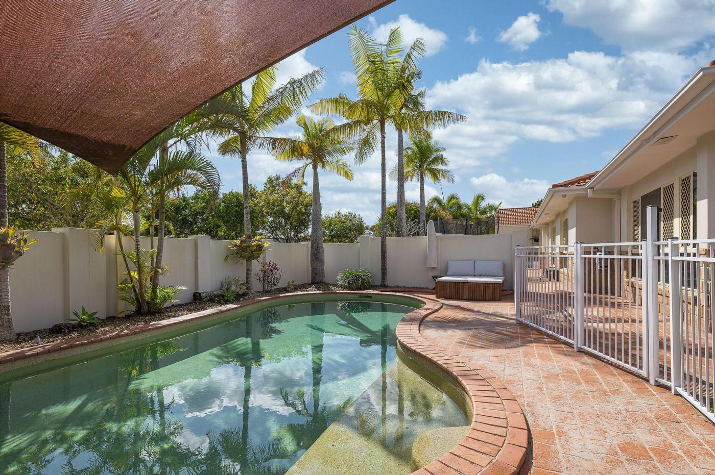 31 Sea Eagle Dr, Burleigh Waters QLD 4220 M-Motion Giselda Accinelli Best Property Manager Gold Coast image