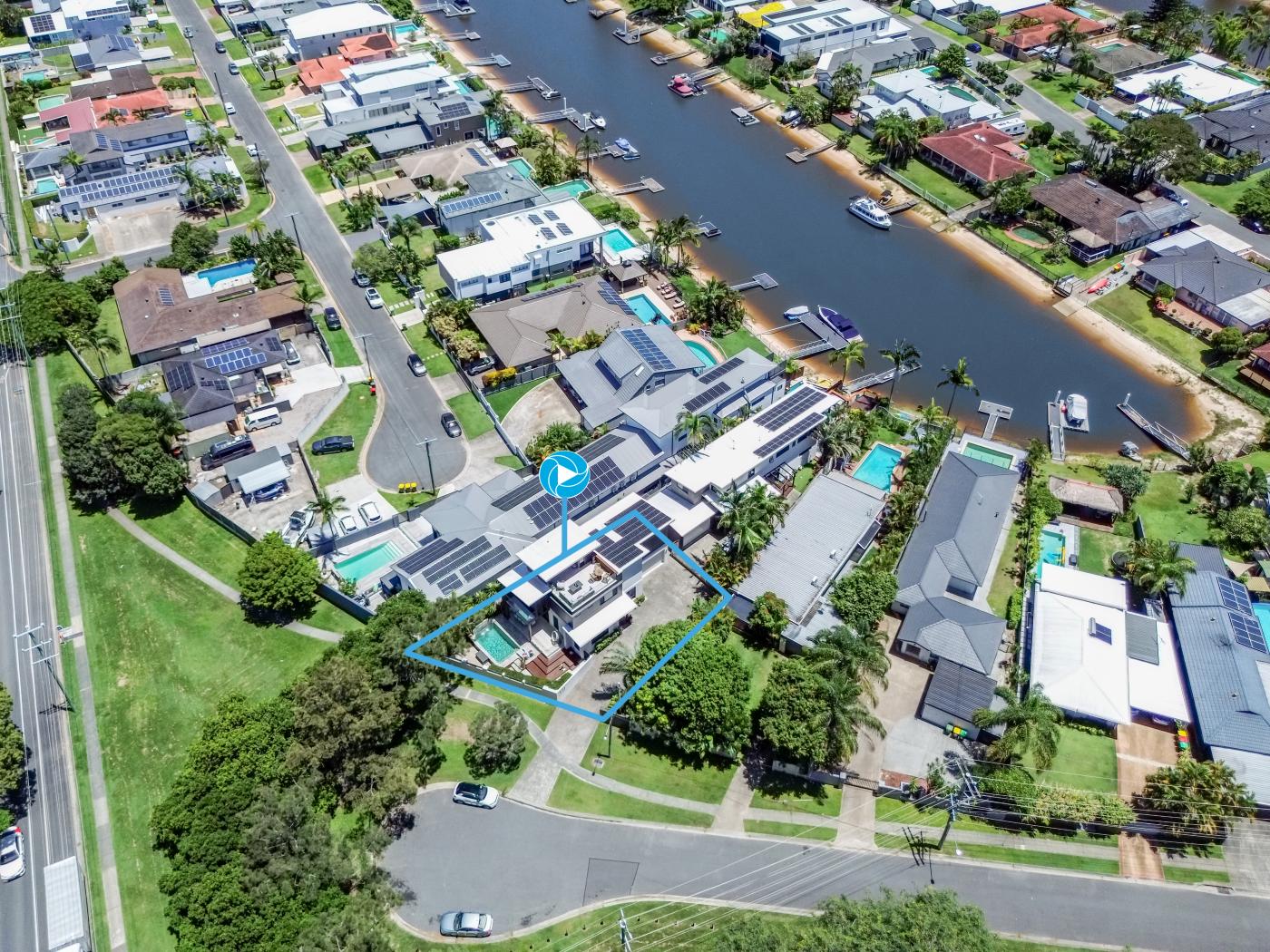 M-Motion Real Estate Agency, 2_39 Holland Court Broadbeach Waters Gold Coast, Michael Mahon Lauren Mahon Best Real Estate Agent