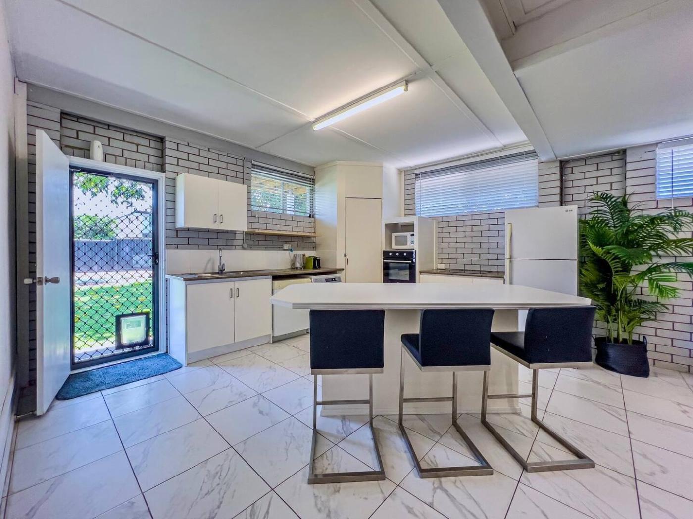57 Victor Ave, Paradise Point QLD 4216 M-Motion Giselda Accinelli Best Property Manager in Gold Coast
