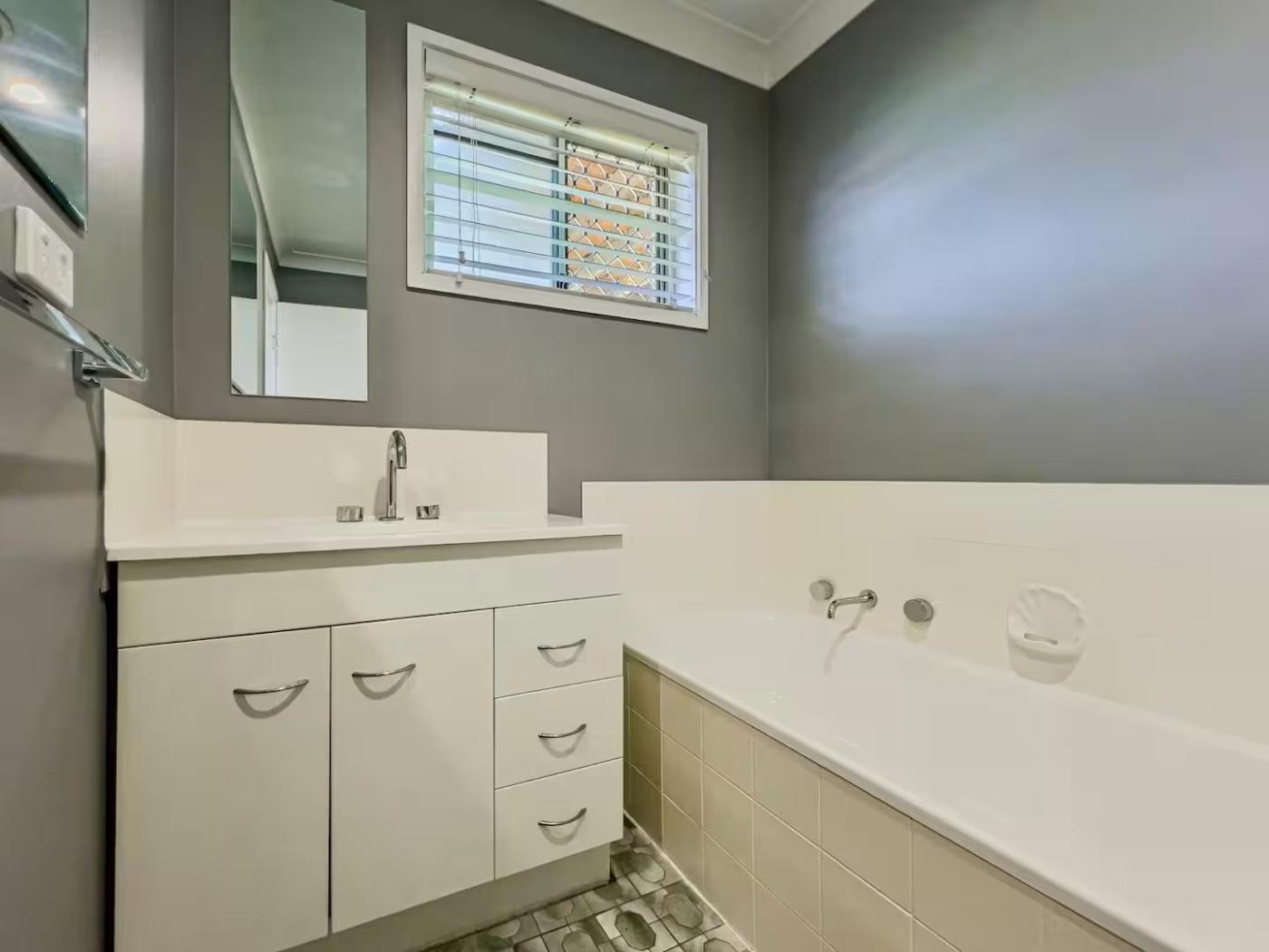 57 Victor Ave, Paradise Point QLD 4216 M-Motion Giselda Accinelli Best Property Manager in Gold Coast