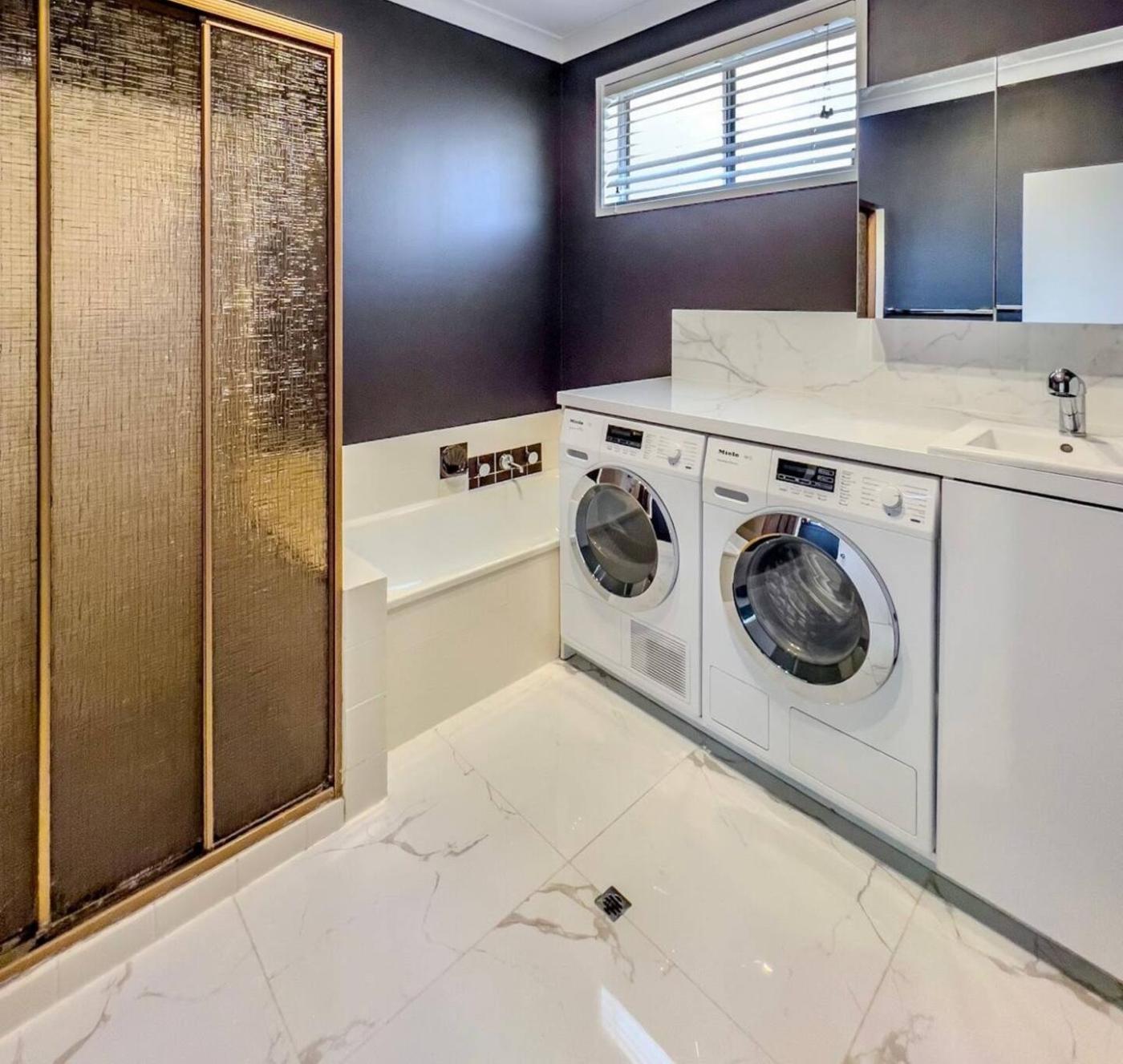 57 Victor Ave, Paradise Point QLD 4216 M-Motion Giselda Accinelli Best Property Manager in Gold Coast