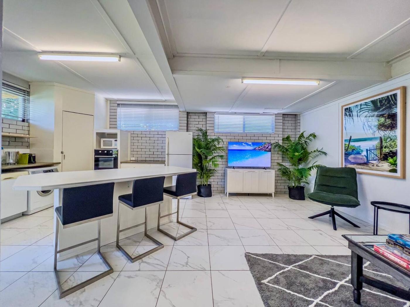 57 Victor Ave, Paradise Point QLD 4216 M-Motion Giselda Accinelli Best Property Manager in Gold Coast