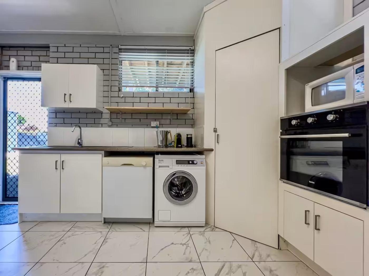 57 Victor Ave, Paradise Point QLD 4216 M-Motion Giselda Accinelli Best Property Manager in Gold Coast