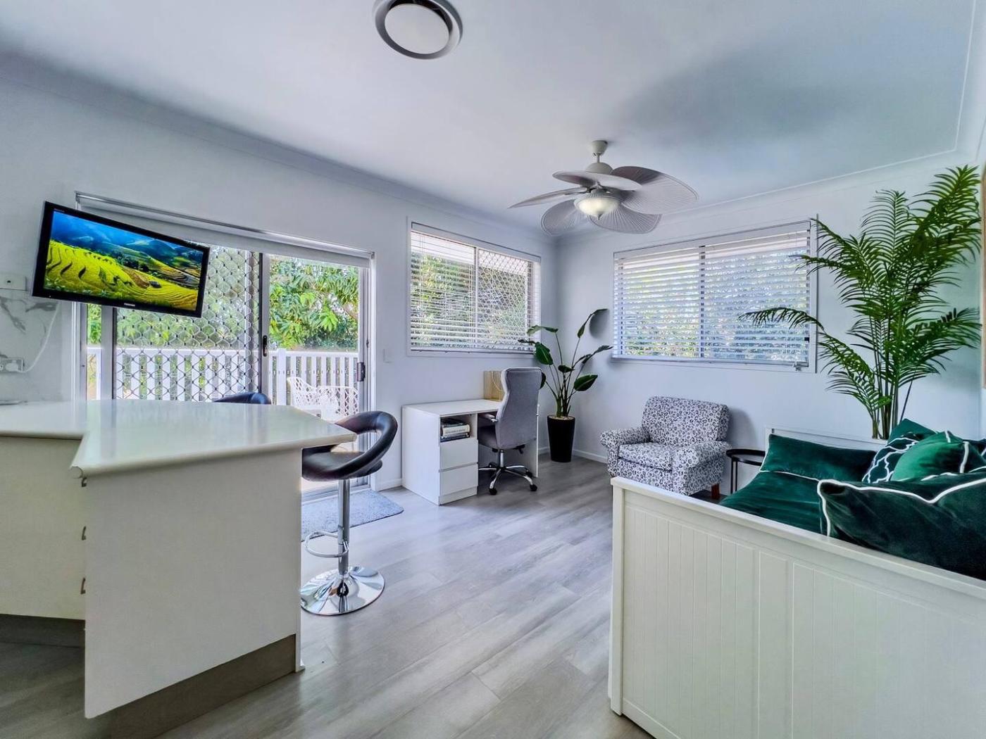 57 Victor Ave, Paradise Point QLD 4216 M-Motion Giselda Accinelli Best Property Manager in Gold Coast