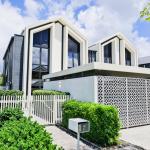 M-Motion Real Estate Agency, 7 Sanctuary Court Mermaid Waters Gold Coast, Michael Mahon Lauren Mahon Best Real Estate Agent Gold Coast – 1