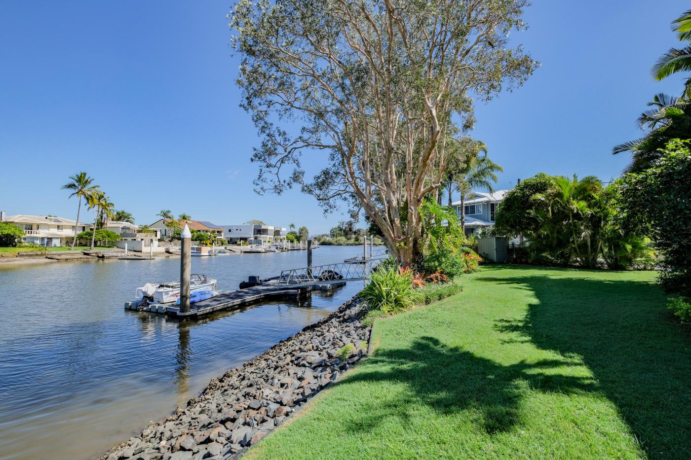 17/52 Back St, Biggera Waters QLD 4216 M-Motion Giselda Accinelli Best Property Manager in Gold Coast