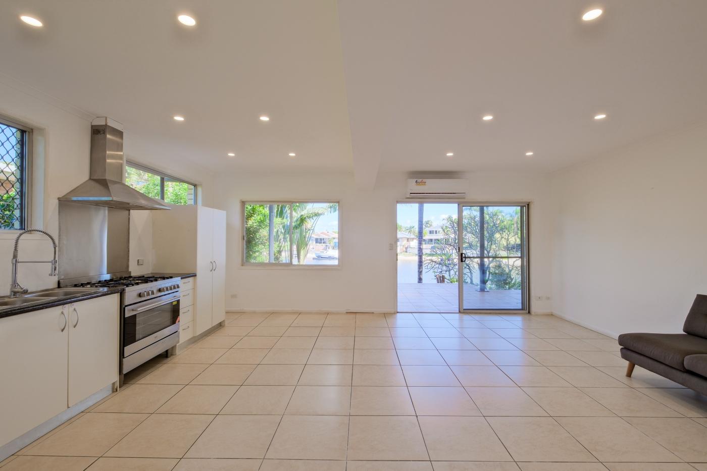 8 Orvieto Ave, Mermaid Waters QLD 4218 M-Motion Giselda Accinelli Best Property Manager in Gold Coast