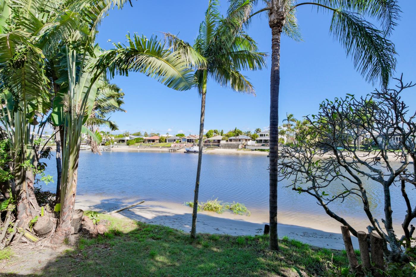 8 Orvieto Ave, Mermaid Waters QLD 4218 M-Motion Giselda Accinelli Best Property Manager in Gold Coast