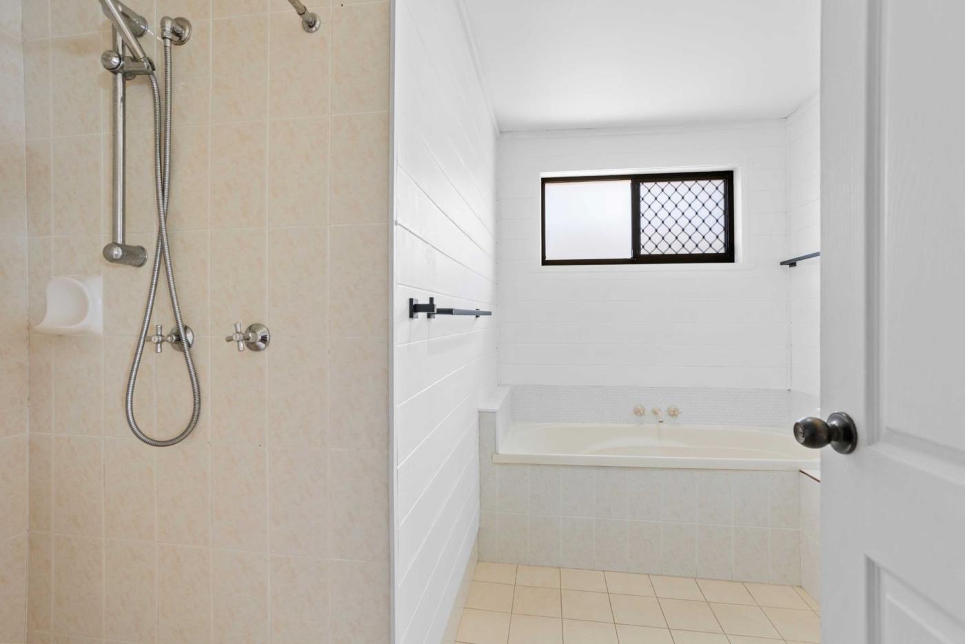 11 Topaz Ct, Hollywell QLD 4216 M-Motion Giselda Accinelli Best Property Manager in Gold Coast
